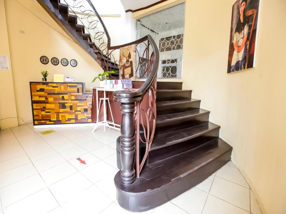 OYO 759 Royal South Garden Suites Tagaytay City Exterior foto