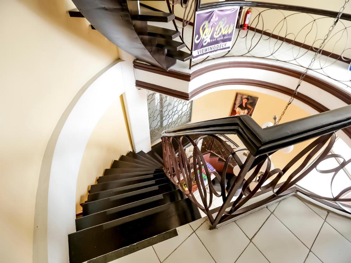 OYO 759 Royal South Garden Suites Tagaytay City Exterior foto